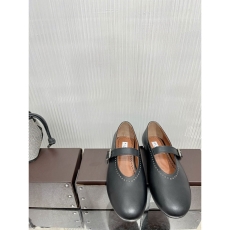 Other flat shoes